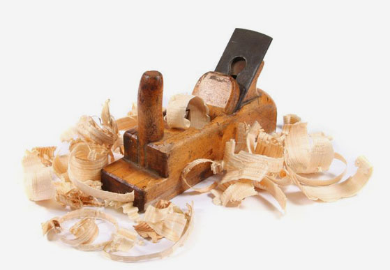 Sanding block with wood shavings