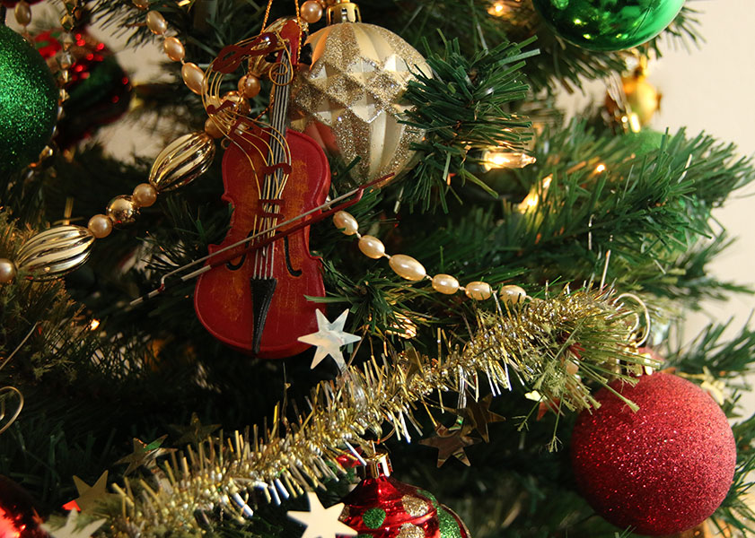 instrument ornament on a christmas tree
