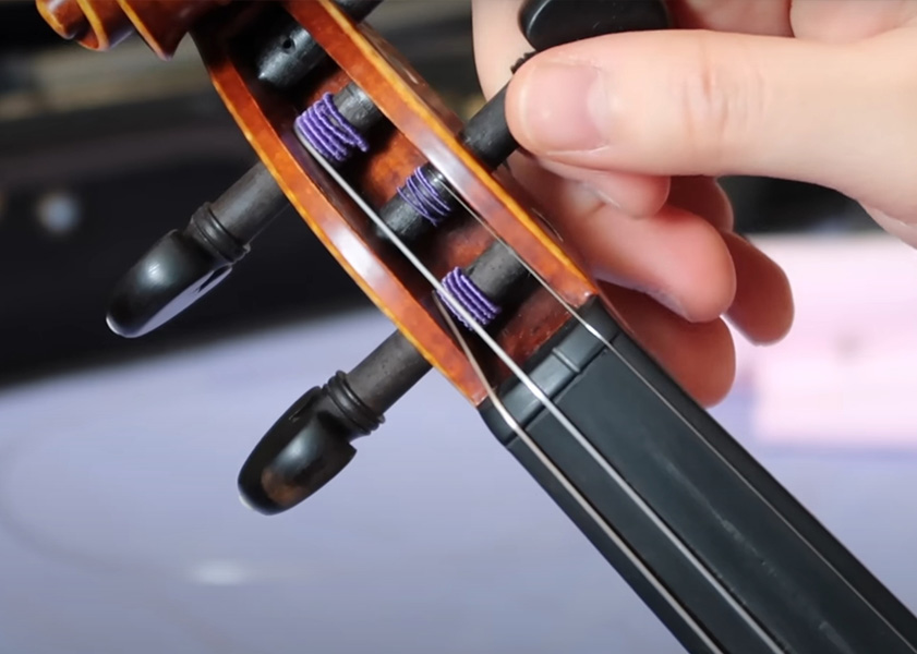 violin peg being tuned